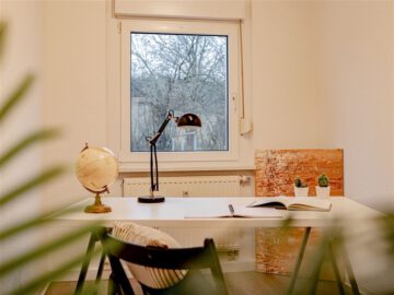 renovierte 3 Raumwohnung mit Tageslichtbadezimmer, 07613 Crossen an der Elster, Etagenwohnung